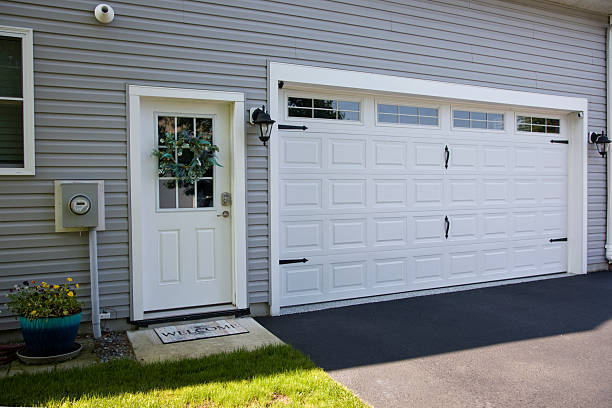 24/7 Emergency Garage Door Panel Replacement experts in Olive Branch, MS
